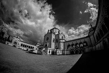 Černý a bílý, hřbitov, Milánský monumentální hřbitov, zatažená obloha, Itálie, dramatické fotografie, černobílé fotografie, historický hřbitov, architektonická fotografie, černobílý, dramatické mraky