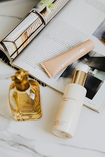 parfum, schoonheidsmiddelen, mode tijdschrift, plat leggen, marmeren oppervlak, aesthetisch, schoonheidsproducten, huidsverzorging, geur, luxe, schoonheid