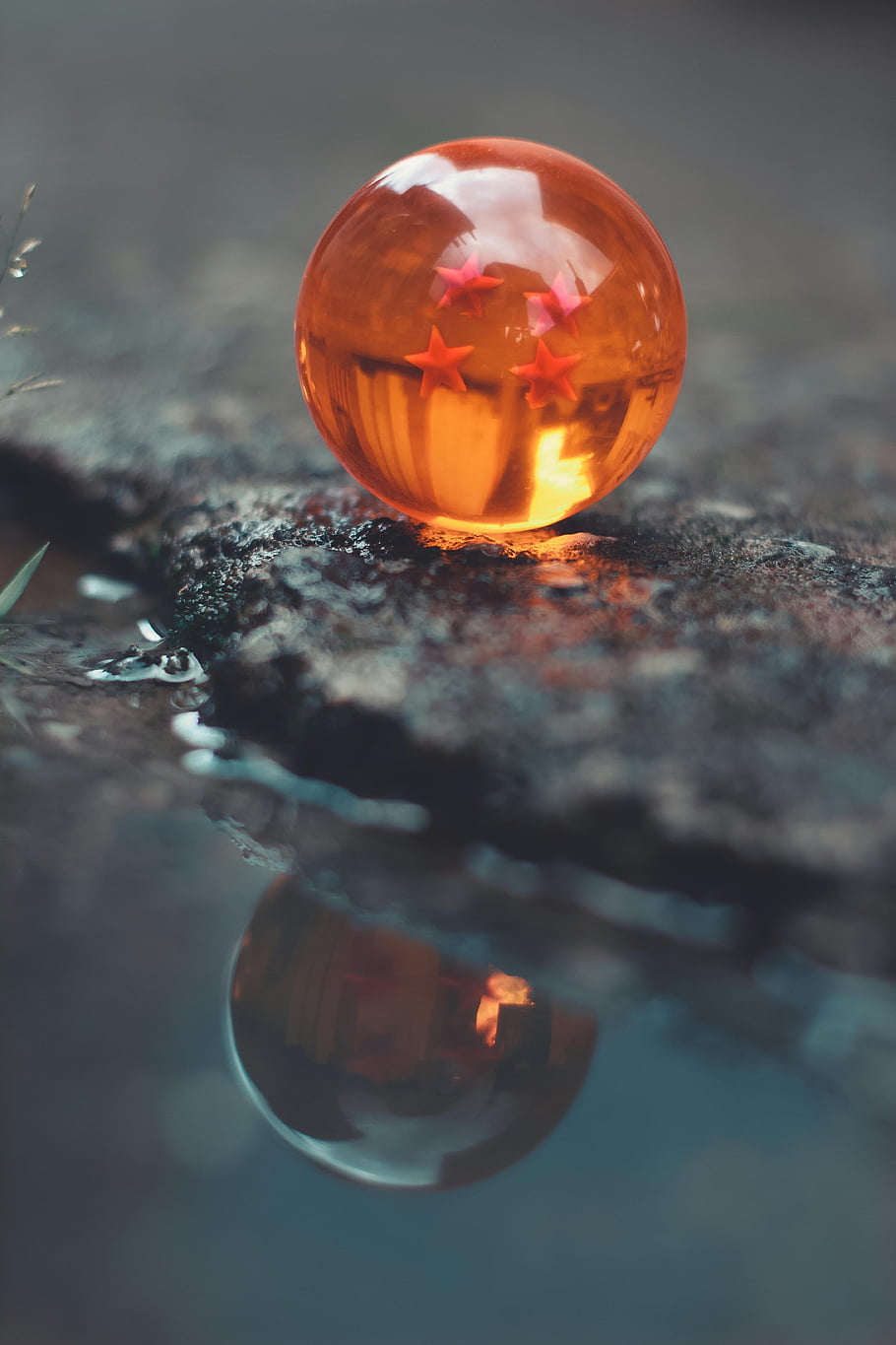 Kristal top, parlayan yansımalar, dokulu yüzey, açık fotoğrafçılık, canlı turuncu, siyah beyaz yüzey, açık hava yakalama, yıldız yansımaları, su yansıması, doğa fotoğrafçılığı