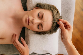 punkční léčba, žena, relaxace, wellness, Nastavení lázní, klidný, Akupunktura obličeje, Kosmetická terapie, alternativní medicína, zdraví, lázeňská relaxace