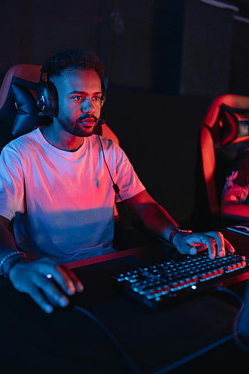 gamer-headset-keyboard-online-tournament