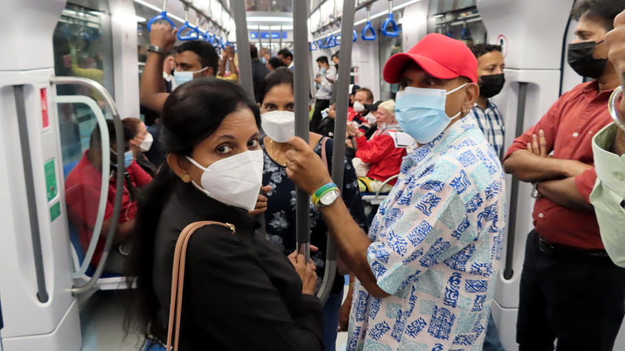 Dubai, metro, passengers, face masks, public transport, crowded, 2021, 2022, travel, urban, commute