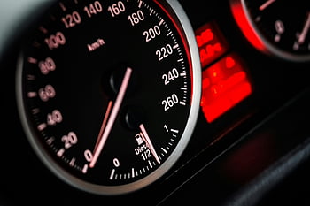 měřidlo rychloměru, Čtení nuly, auto rychloměr, Osvětlené červené měřidla, Podrobný pohled, počítadlo kilometrů, palubní desky vozidla, jehly rychloměru, palivoměr, nafta, interiér vozu