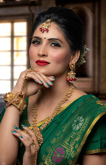 Grøn saree, guld smykker, Traditionel indisk skønhed, nærbillede portræt, smuk kvinde, Indisk mode, traditionelle tøj, grøn kjole, guld tilbehør, indisk kvinde, Traditionel makeup