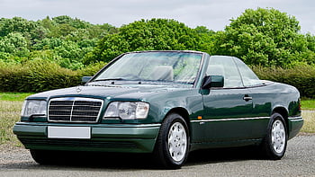 Zelený kabriolet Mercedes Benz E320, luxusní kabriolet Mercedes-Benz, zaparkované venku, svěží zeleň, Spojené království, klasické auto, Historické auto, zelené auto, kabrioletem, venkovní nastavení, Mercedes-Benz E320