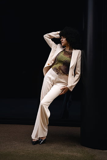 módní redakční, Umělecká pozice, Současný styl, vysoce módní, Avantgardní fotografie, Minimalistická estetika, Moderní elegance, Kreativní hnutí, Surrealing Fashion, Koncepční portrét, studiové fotografie