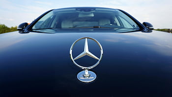 Mercedes-Benz, fekete autó, luxus autó, motorháztető, embléma, karcsú dizájn, közelkép, mercedes-benz jelkép, autó elöl, autóipari tervezés, járműmárka
