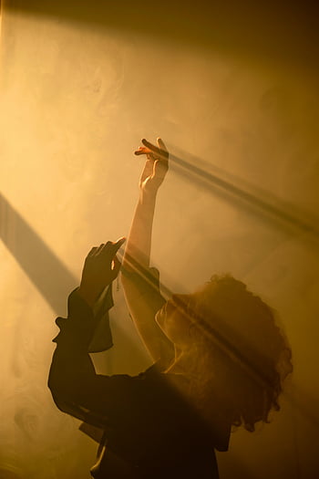 silhouette, donna che balla, luce calda, Scena artistica, ombre, Danza graziosa, luce e ombre, fotografia di silhouette, fotografia di danza, fotografia artistica, illuminazione calda