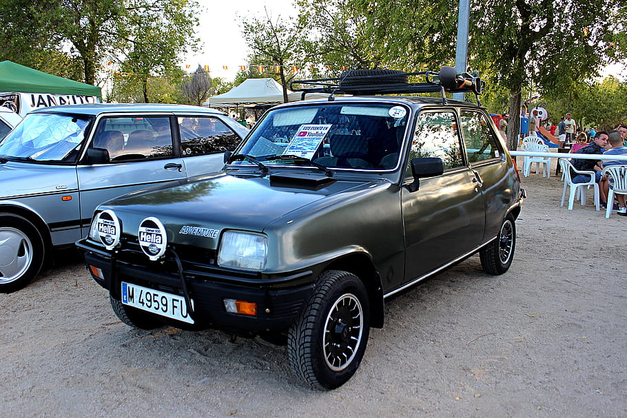 Renault 5, 1984, klasické auto, ročník vozidla, venkovní akce, Přehlídka aut, Světla Hella, černé auto, Evropské auto, Adventure Edition, Nastavení terénního silnice