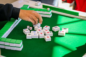 mahjong-hand-arranging-mahjong-tiles-int