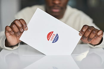 votando, cédula, eleição, eleitor, urna branca, ato de votar, cédula de papel, processo democrático, dever cívico, dia de eleição, adesivo de votação