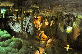 ภายในถ้ำ, หินงอกหินย้อย, Grottes de Betharram, ฝรั่งเศส, สำรวจถ้ำ, การก่อตัวตามธรรมชาติ, การถ่ายภาพใต้ดิน, แสงถ้ำ, คุณสมบัติทางธรณีวิทยา, สภาพแวดล้อมในถ้ำ, ความงามของถ้ำ