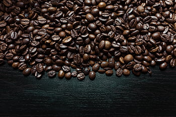 pražená kávová zrna, křupavá kávová zrna, Aromatická kávová zrna, tmavá pečená káva, textura kávových zrn, Aroma kávy, Černá povrchová káva, Detailní kávová zrna, Šíření kávových zrn, fotografie kávových zrn, Obrázek kávy