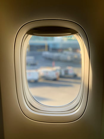 비행기 창, 열린 창, 여객기, 리치몬드 공항, BC 캐나다, 활주로보기, 비행기 내부, 공항 장면, 여행 사진, 비행, 평면 창