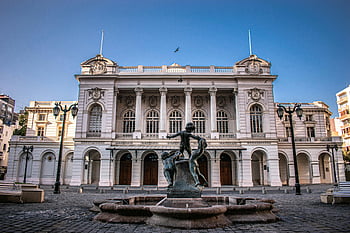 Městské divadlo v Santiagu, Centrální fontána, Historické divadlo, santiago chile, Elegantní pohled, historické budovy, architektonické mezník, městské scény, veřejné náměstí, kulturní památka, divadelní fasáda
