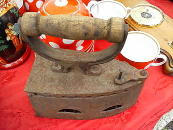 žehlička, vinobraní, antický, dřevěná rukojeť, kov, červený ubrus, šálky, puntíky, Žádná autorská práva, vysoká kvalita, obrázek zdarma