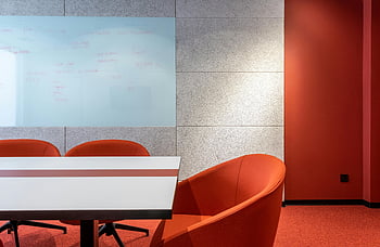 konferanserom, bord, stoler, røde stoler, tavle vegg, Stilig moderne, møterom, Kontor møbler, moderne design, interiørdesign, arbeidsområde