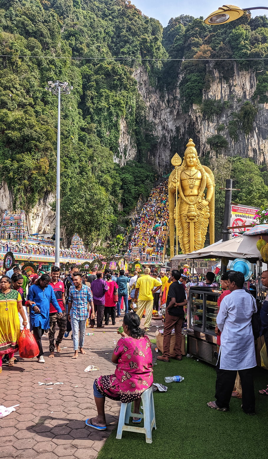 kuala lumpur, Batu jeskyně, Thaipusam 2020, dav, festival, zlatá socha, schody, chrám, lidé, Příroda, oslava