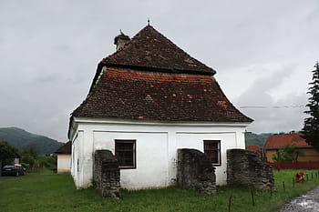 secolul al 18-lea, conac, muzeul satului, Trei Sate, Castelul Dozsa-Baratosi, roșu acoperiș, pereti albi, fundație de piatră, Cadru rural, nor cer, iarbă verde