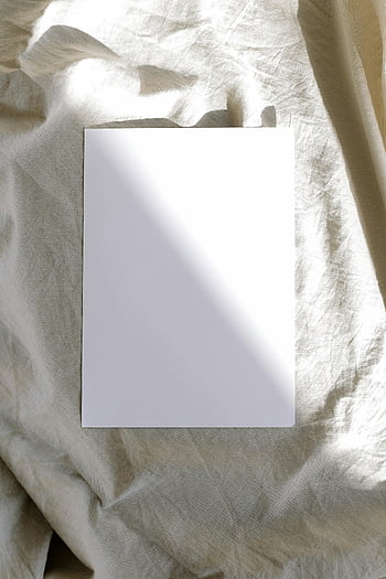 blankt papir, krøllet stof, sollys, mockups, designs, hvidt kort, tekstureret baggrund, naturligt lys, Minimalistisk sammensætning, Kreativ skabelon, fladt læg