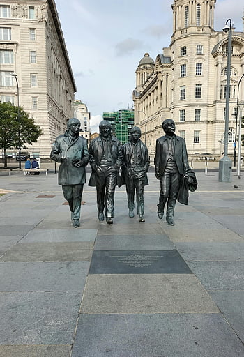 Beatles-patsas, Liverpool, Iso-Britannia, ikonisia kaupungin maamerkkejä, Beatles-muistomerkki, Liverpoolin maamerkit, Beatles-veistos, Ison -Britannian maamerkit, kulttuurimonumentti, musiikin historia, Euroopan matkailu, Beatles-kunnianosoitus