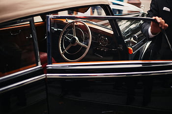 mobil klasik hitam, interior mobil vintage, Roda kemudi klasik, Detail mewah, kamar yang cukup terang, Mobil vintage yang elegan, interior close-up, mobil kuno, Detail mobil klasik, Desain Interior Mobil, roda kemudi mobil vintage