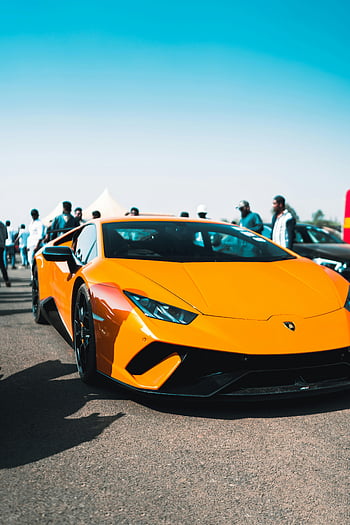 gelbes Auto, Lamborghini Aventador, Luxusauto, Parkplätze im Freien, Streik gelb, Sportwagen, Straße, Stil, Outdoor Showcase, Autoliebhaber, Veranstaltungsrahmen