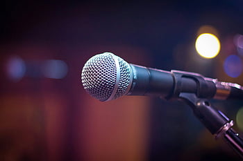 mikrofon, černá a šedá, dynamický mikrofon, stojan na mikrofon, rozmazaná jevištní světla, představení, audio zařízení, koncertní mikrofon, živá hudba, záznamové zařízení, Mikrofon detail