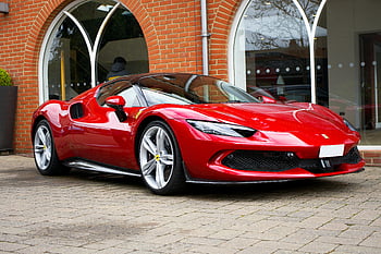 Ferrari 296 GTB, κόκκινο φερράρι, supercar, lyndhurst, τούβλο κτίριο, ενθουσιώδες αυτοκινήτων, κομψός σχεδιασμός, σταθμευμένος έξω, Ferrari logo, αγωνιστικό αυτοκίνητο, πολυτελές όχημα