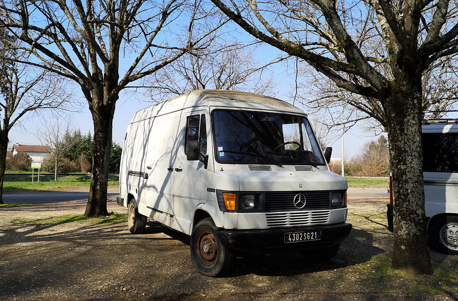 mercedes, dodávka, bílý, zaparkováno, stromy, venku, během dne, poznávací značka, vozidlo, tn, Modelka