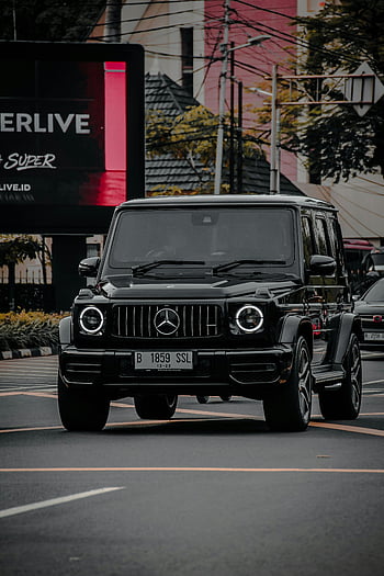 Černý Mercedes Benz, g-třída, městské ulice, denního světla, luxusní auto, černá suv, Mercedes Benz G-Class, Řízení města, moderní vozidlo, pouliční scény, Denní fotografie