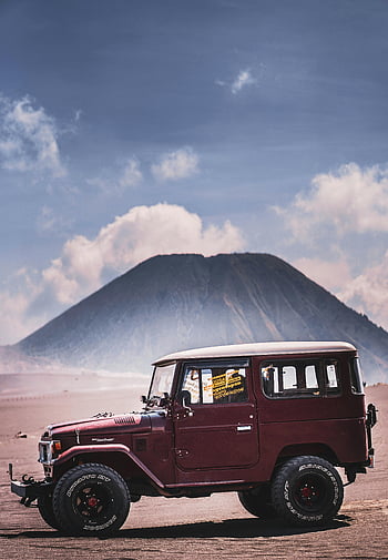 jeep classique, mont bromo, ciel clair, East Java, Indonésie, voiture garée, vue sur la montagne, Véhicule tout terrain, paysage désertique, photographie de voyage, voyage d'aventure