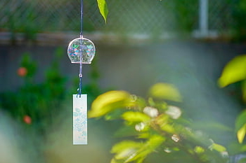 furin, zvonkohry, Japonská zvonkohra, Japonský větrný zvon, Skleněný větrný zvonek, kultura, tradice, svatyně, chrám, Japonsko, detailní