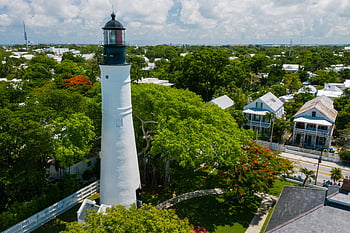 faro di Key West, Florida, vista aerea, alberi vibranti, case storiche, Lighthouse iconico, Key West, faro, alberi, case, ripresa aerea