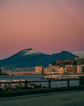 Monte Vesuvio, Napoli, tramonto, paesaggio italiano, Vista iconica, edifici, lungomare, paesaggio urbano, montagna vulcanica, cielo serale, mar Mediterraneo