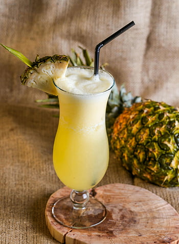 ananasdryck, svart dricks halm, kylananassaft, glas, skivad ananaspynt, Tropisk dryck, ananas juice, Fruktdryck, uppfriskande drink, sommardryck, ananas skiva