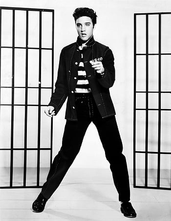 elvis presley, vězení rock, Černý a bílý, Ikonická pozice, klasický styl, vězeňský outfit, Číslo 6240, vinobraní fotografie, Legendární zpěvák, Rock 'n' roll, hollywoodská hvězda
