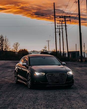 Audi S3 Sedan, elegant Audi sedan, urbane omgivelser, dramatisk solnedgang, solnedgang himmel, parkert bil, audi bil, urbane landskap, solnedgang fotografering, bilfotografering, audi s3