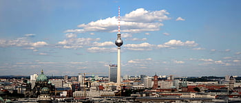 skyline van Berlijn, Fernsehturm tv -toren, berlijn tv-toren, heldere blauwe lucht, panoramisch zicht, Berlijnse stadsbeeld, Berlijnse oriëntatiepunten, Berlijnse architectuur, Berlijn, Duitsland, Berlijnse stad, Berlijnse panorama