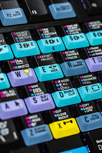 青い鍵、 キーボード、 ビデオ編集、 ラベル付きキー、 カラフルなキーボード、 編集機能、 詳細なショット、 ビデオソフトウェア、 編集ツール、 ファンクションキー、 ビデオ制作