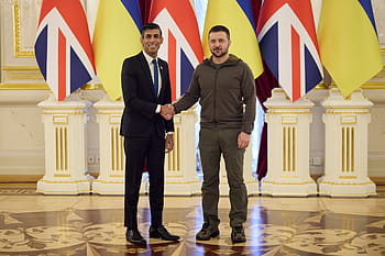 Ukrajina, kyiv, Velká Británie, Zelenskyy, Prezident Votodymyr Zelskyy, Rishi Sunak, Předseda vlády Spojeného království, handshake, vlajky, Setkání, diplomacie