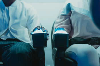 réalité virtuelle, simulateur, jeux pratiques, commandes éclairées, arcade moderne, Expérience VR, jeux interactifs, jeux de réalité virtuelle, décor d'arcade, commandes de jeu, simulateur de réalité virtuelle