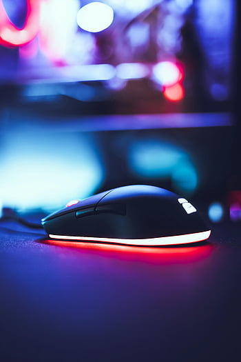 bezdrátová počítačová myš, herní myš, zářící LED světla, detailní záběr, rozmazané technické pozadí, počítačové periferie, ergonomická myš, RGB osvětlení, Tech Gadgets, herní příslušenství, počítačová myš