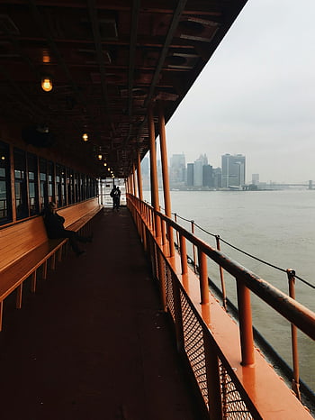 เกาะสเตเทนเฟอร์รี่, เส้นขอบฟ้าเมืองนิวยอร์ก, การเดินทางในเมือง, เรือข้ามฟากแม่น้ำ, วิวทิวทัศน์, เรือข้ามฟาก, เส้นขอบฟ้าของเมือง, ผู้โดยสารเรือข้ามฟาก, ภายในเรือข้ามฟาก, ราวบันไดเรือข้ามฟาก, ดาดฟ้าเรือข้ามฟาก