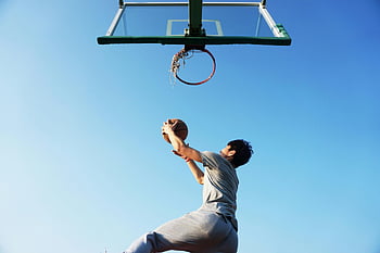 muž dunking, Basketball, venkovní, jasné denní světlo, mladý muž, skákání, namočit, sportovní, akce, síť, nebe