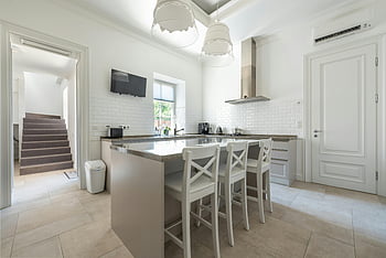 køkken, granit bord, stole, moderne køkken, ø, barstole, Lys køkken, stilfuld indretning, hvid indretning, indendørs scene, Stilfuldt køkkendesign