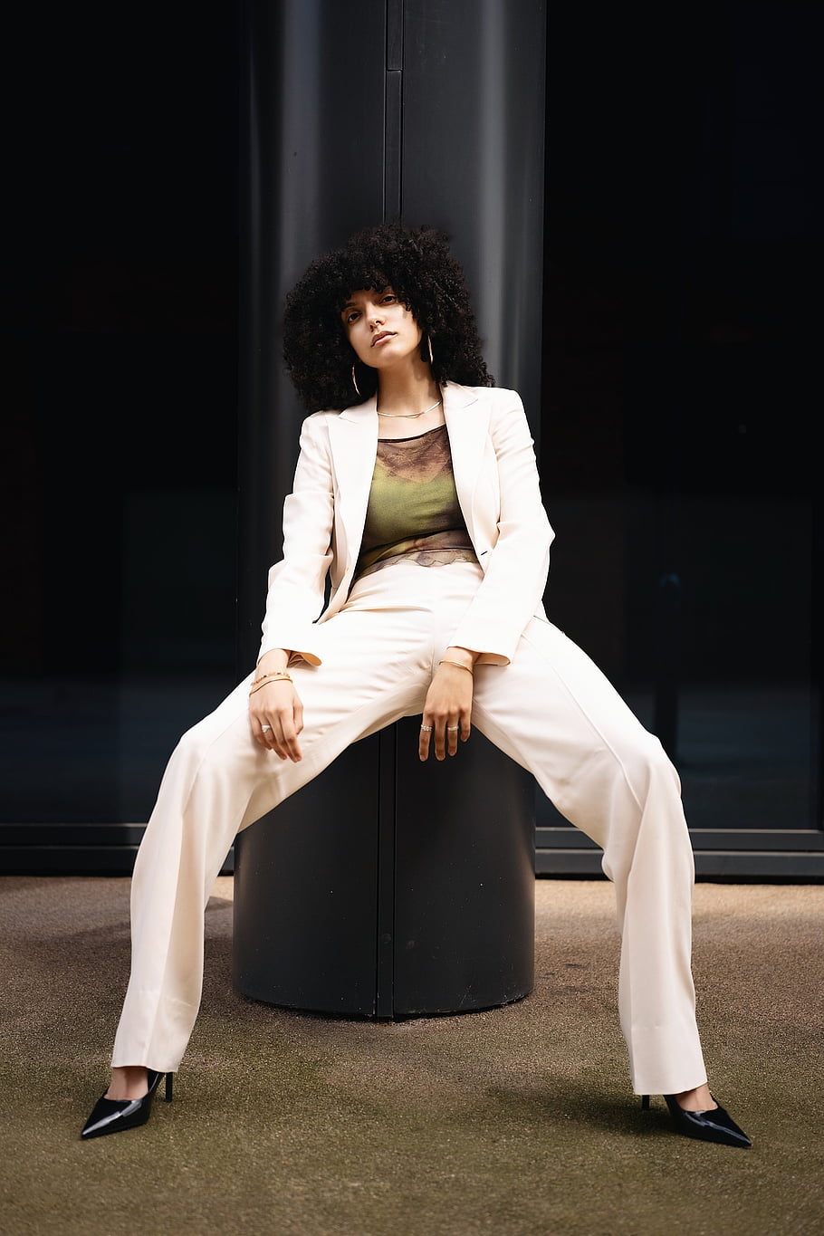 módní redakční, Umělecká pozice, Současný styl, vysoce módní, Avantgardní fotografie, Minimalistická estetika, Moderní elegance, Kreativní hnutí, Surrealing Fashion, Koncepční portrét, studiové fotografie