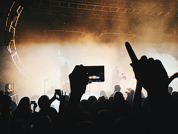 konsert, silhuetter, människor, fotografering, mobiltelefoner, livlig scen, energisk folkmassa, musik konsert, scenbelysning, Live uppträdande, publikengagemang