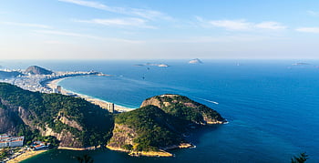 Rio de Janeiro, tampak atas, Gunung hijau, garis pantai, bukit yang subur, Cityscape yang semarak, pemandangan laut, Brazil, lanskap tropis, pemandangan kota, Kota pantai