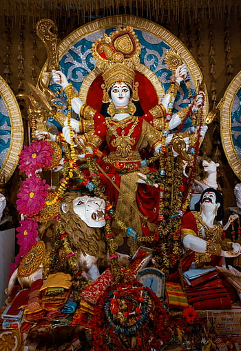 χρυσό άγαλμα Durga, Θεά Durga, Φεστιβάλ Durga Puja, kolkata, περίπλοκο άγαλμα, διακοσμημένα στολίδια, λιοντάρι, παραδοσιακή ενδυμασία, πολιτιστικός εορτασμός, ινδική θεότητα, εορταστικές διακοσμήσεις